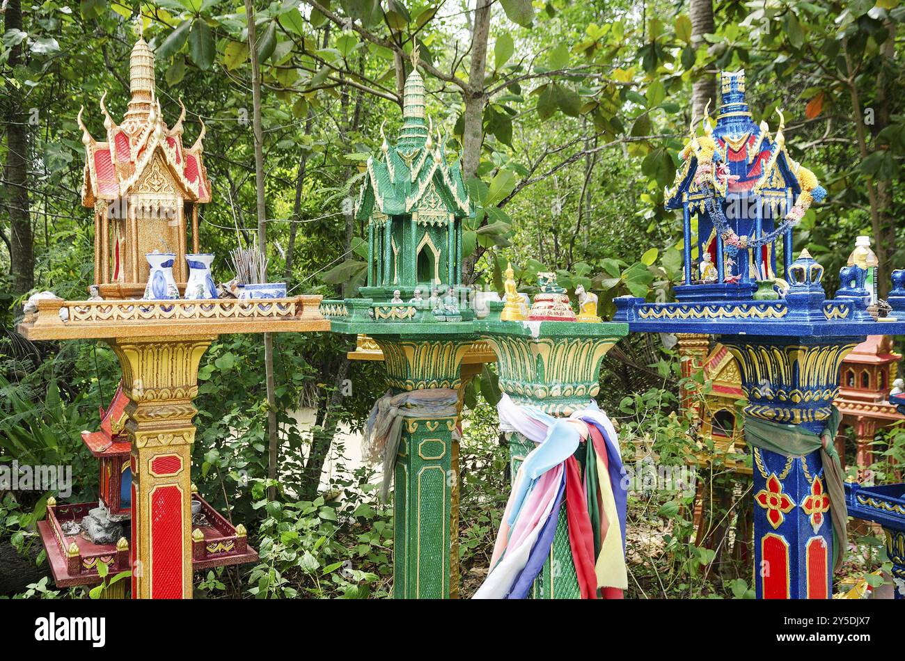 Traditionelle buddhistische Spirituosenhäuser in Ko phangan thailand Stockfoto
