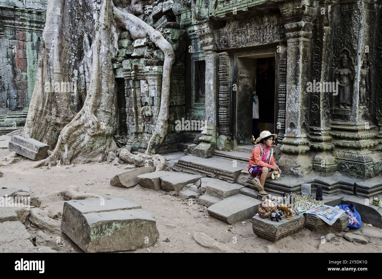 Souvenir-Schmuck-Stände in angkor, wo berühmte Wahrzeichen buddhistische Tempelruinen in der Nähe von siem Reap kambodscha liegen Stockfoto