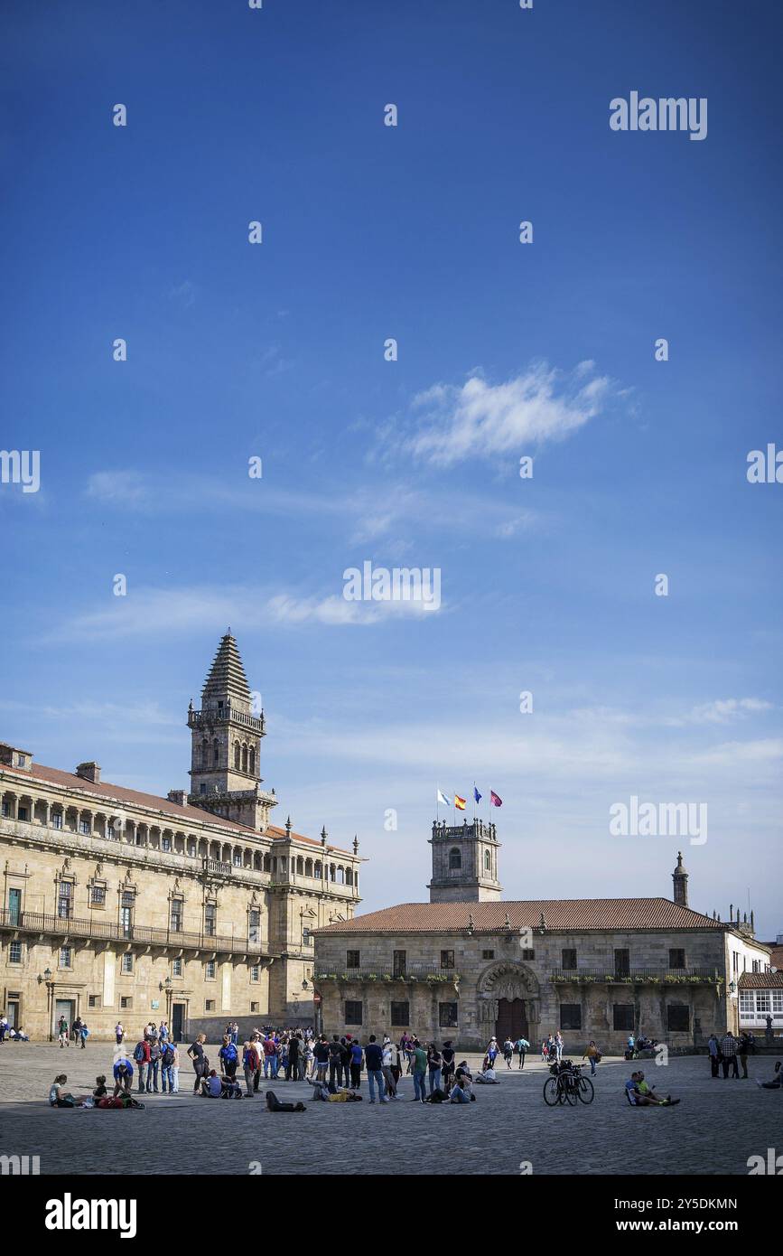 Touristen am Wahrzeichen der Altstadt Obradoiro Platz in der Nähe der Kathedrale santiago de compostela spanien Stockfoto
