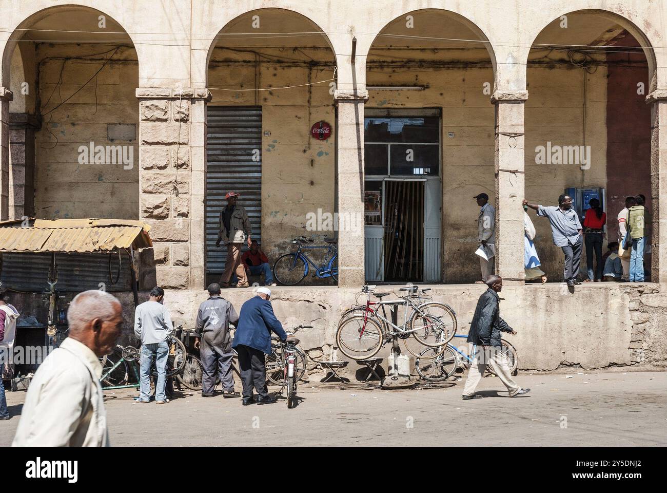 Straße im zentralen Markt Einkaufsviertel von asmara Stadt eritrea Stockfoto