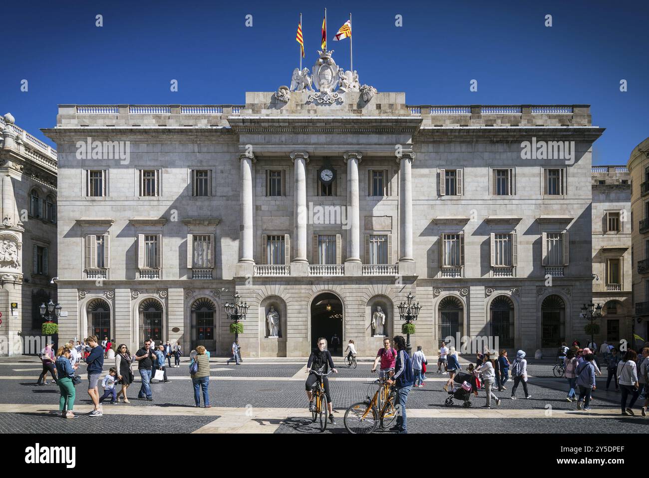 Das Rathaus ist ein Wahrzeichen des Regierungsgebäudes am Platz sant jaume in der Altstadt von barcelona, spanien Stockfoto