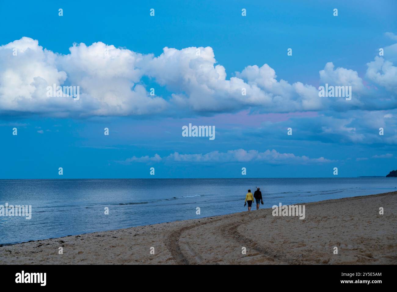 Strand am Abend, mit dicken Sturmwolken, bei Sellin, Walker, Insel Rügen, Mecklenburg-Vorpommern, Deutschland Stockfoto
