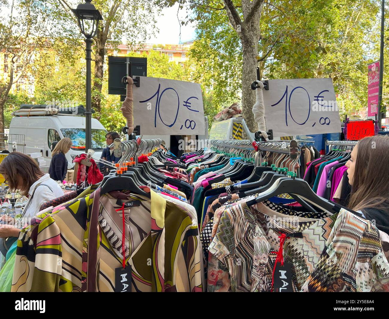 Mailand, Italien - 14. September 2024: Einkaufstag in Mercato sabato über Fauche banco di Luca & Marika Stockfoto