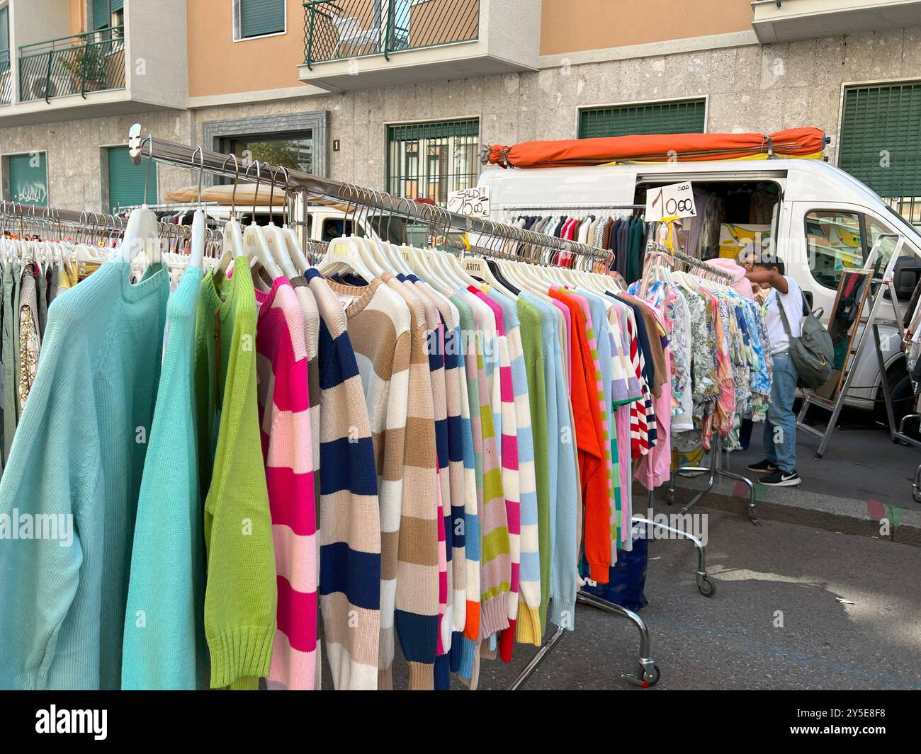 Mailand, Italien - 14. September 2024: Einkaufstag in Mercato sabato über Fauche banco di Luca & Marika Stockfoto