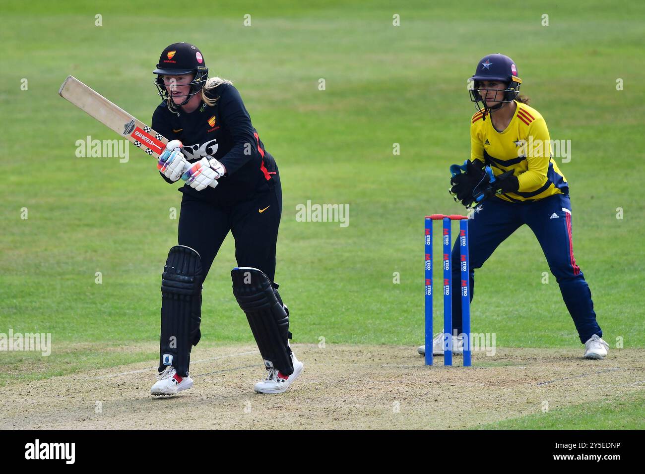 Leicester, Großbritannien. 21. September 2024. Alice Macleod von Sunrisers, die beim Finale der Rachel Heyhoe-Flint Trophy zwischen Sunrisers und South East Stars auf dem Uptonsteel County Ground antraten. Quelle: Dave Vokes/Alamy Live News Stockfoto