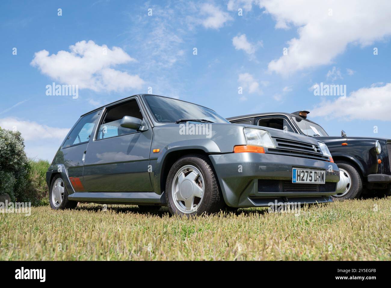 Ein Renault 5 GT Turbo mit 1991 H-Zulassung auf einer Automobilausstellung in Weston-super-Mare, North Somerset. Stockfoto