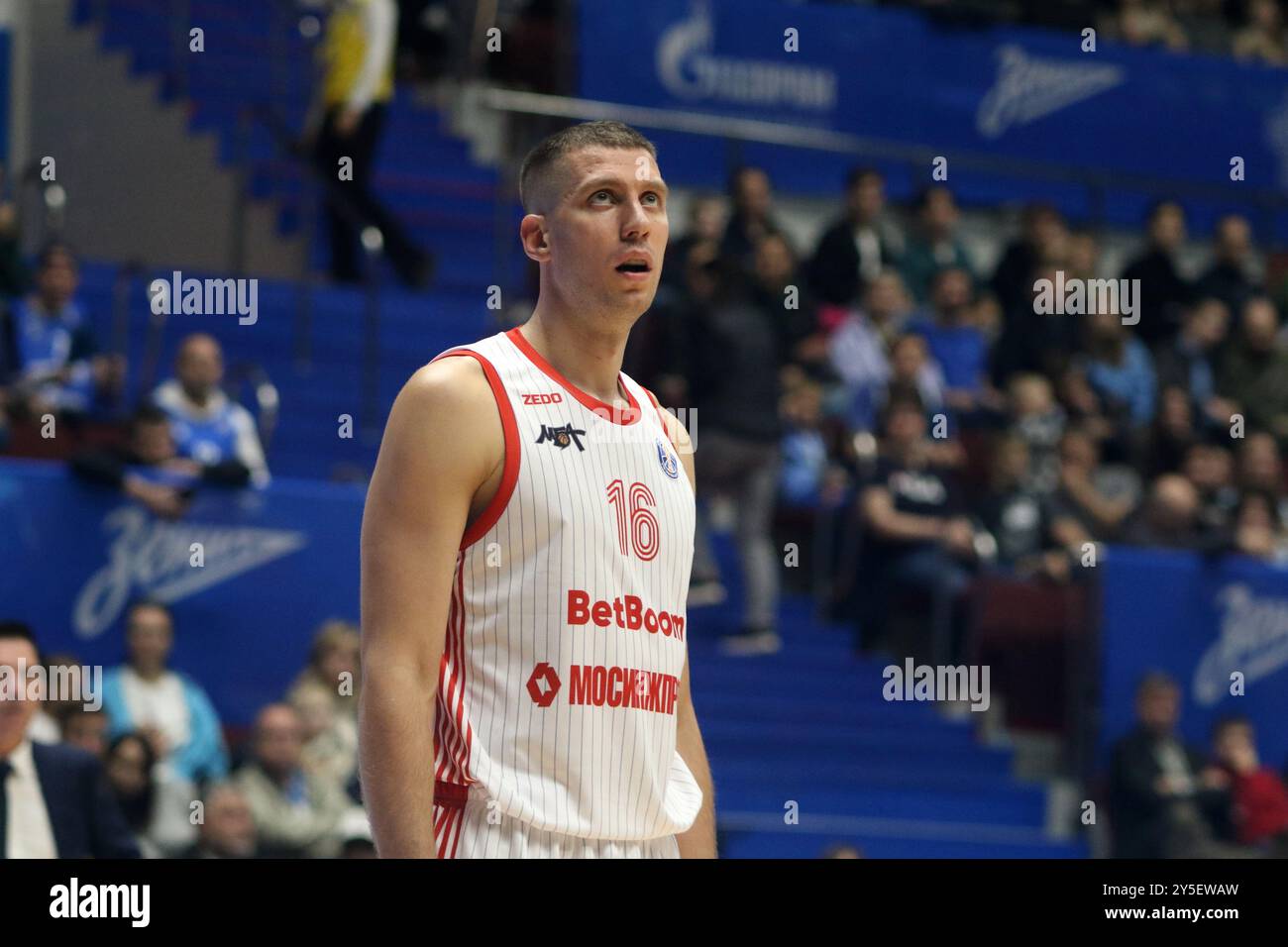 Sankt Petersburg, Russland. September 2024. Vladislav Trushkin (16) von MBA-Mai in Aktion während des Basketballspiels der VTB United League, reguläre Saison, zwischen Zenit St. Petersburg und MBA-Mai Moskau in der „Kck Arena“. Endpunktzahl: Zenit 103:75 MBA-Mai. Quelle: SOPA Images Limited/Alamy Live News Stockfoto