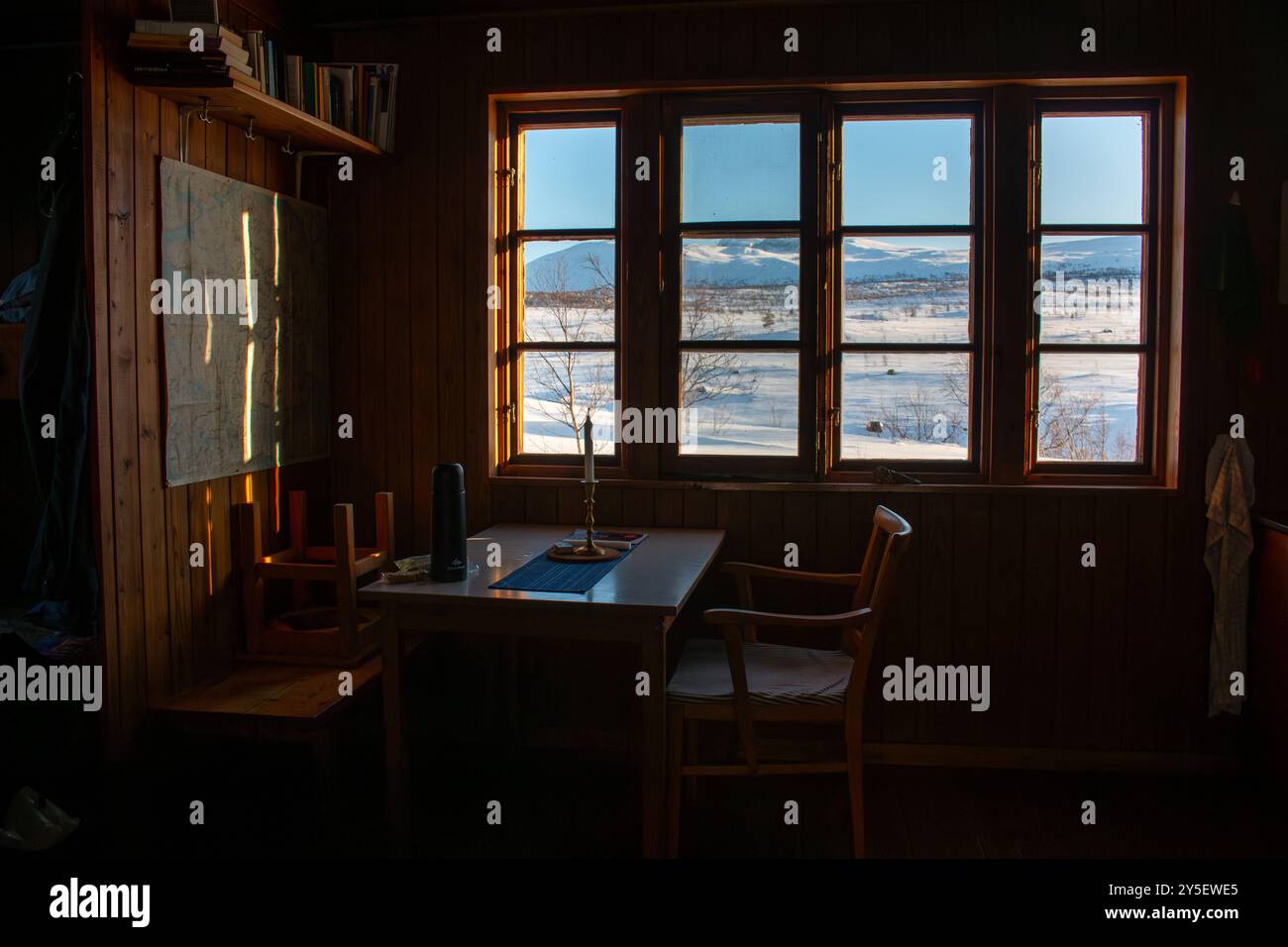 Njunjes Mountain Hut von der schwedischen Tourismusorganisation im März während der Wintersaison, Lappland, Schweden Stockfoto