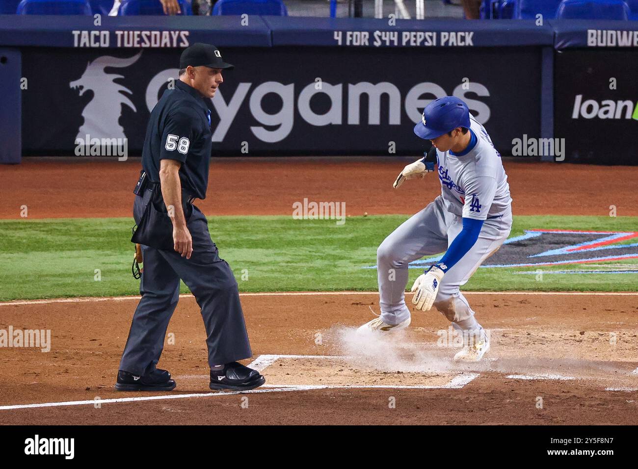 MIAMI, FLORIDA - 19. SEPTEMBER 2024: Shohei Ohtani beim Spiel 50/50, Miami Marlins und Los Angeles Dodgers, Foto: Chris Arjoon/American Presswire Stockfoto