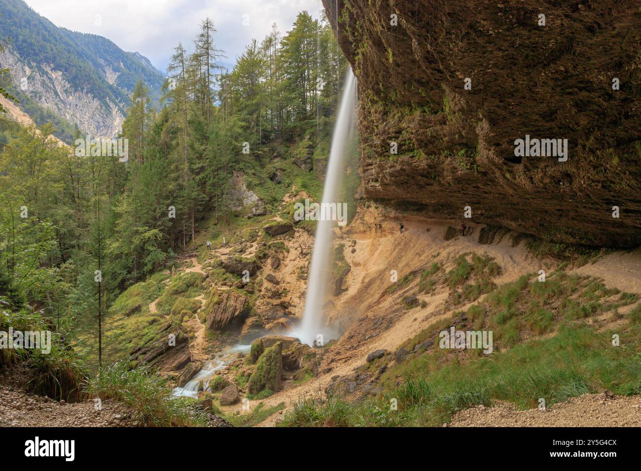 Malerischer Blick auf den Pericnik-Wasserfall. Der Pericnik-Wasserfall bei Kranjska Gora in Slowenien aus der Sicht Stockfoto