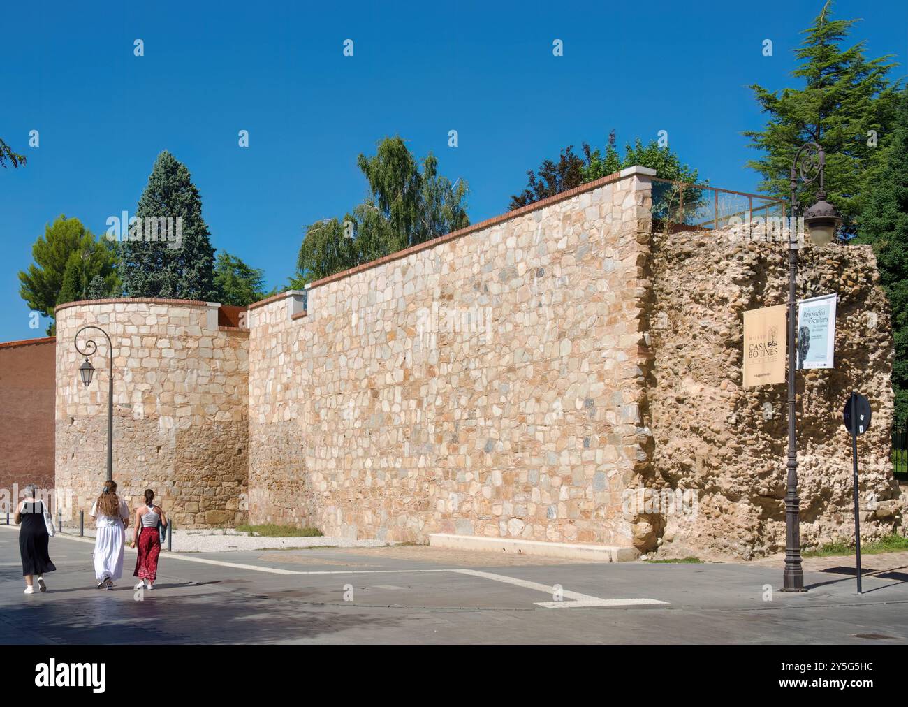 Abschnitt der Ruine der römischen Stadtmauer Leon Castile und Leon Spain Stockfoto