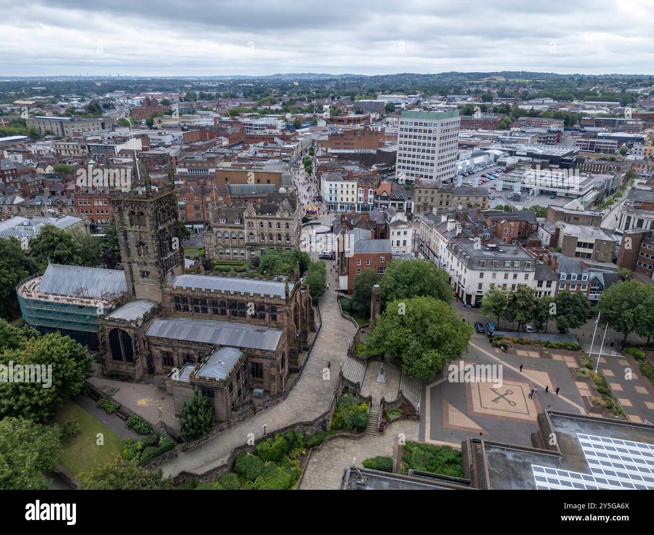 Aus der Vogelperspektive auf das Zentrum von Wolverhampton (WV1), West Midlands, England einschließlich St. Peter's Collegiate Church. Stockfoto