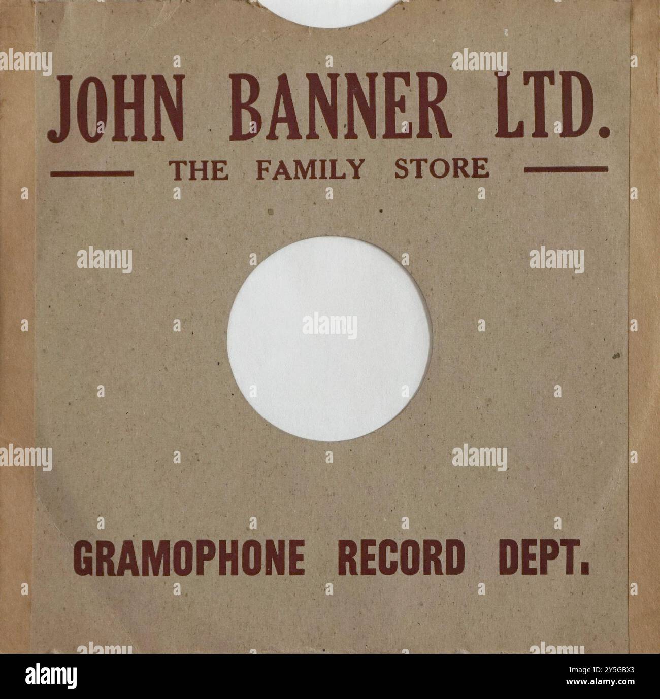John Banner, Der Familienladen, Attercliffe, Sheffield. Rekordhülle mit 78 U/min für dieses frühe Kaufhaus, 1950er Jahre Brauner Karton über bedrucktem Buchdruck. 10' quadratisch. Stockfoto