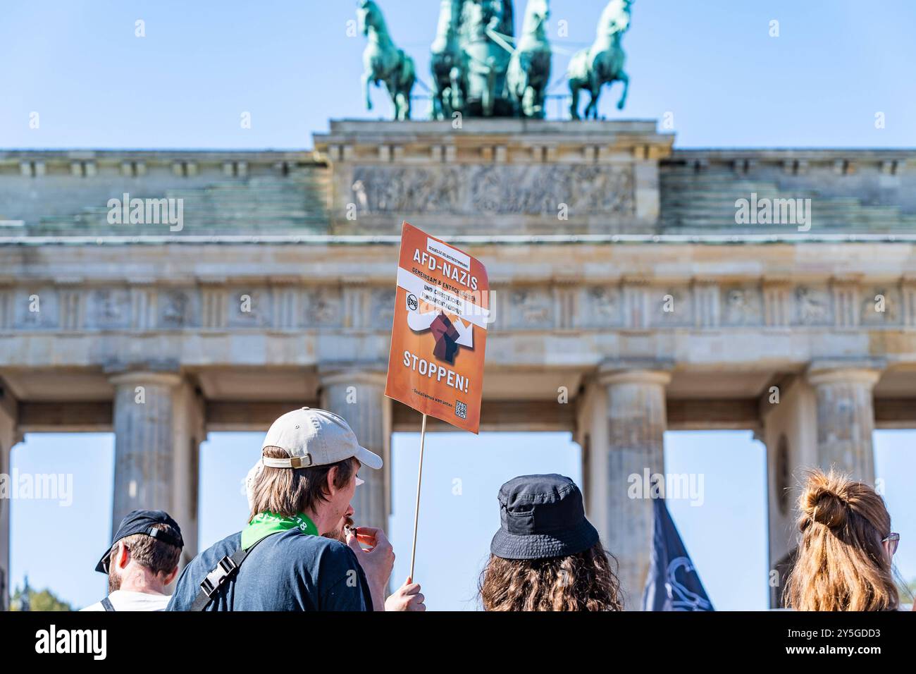 Marsch für das Leben des Vereins Bundesverband Lebensrecht BVL 21.09.2024, Abtreibungsgegner protestieren beim Marsch für das Leben vom Bundesverband Lebensrecht in Berlin - unter anderem mit AfD-Politikerin Beatrix von Storch Demonstration am Brandenburger Tor gegen das Abtreibungsverbot und den Paragraf 218, AfD Nazis Stoppen Berlin Berlin Deutschland *** Lebensmarsch des Bundesverbandes Rechts auf Leben BVL 21 09 2024, Abtreibungsgegner protestieren auf dem Lebensmarsch des Bundesverbandes für Recht auf Leben in Berlin, darunter AfD-Politikerin Beatrix von Storch Demo Stockfoto