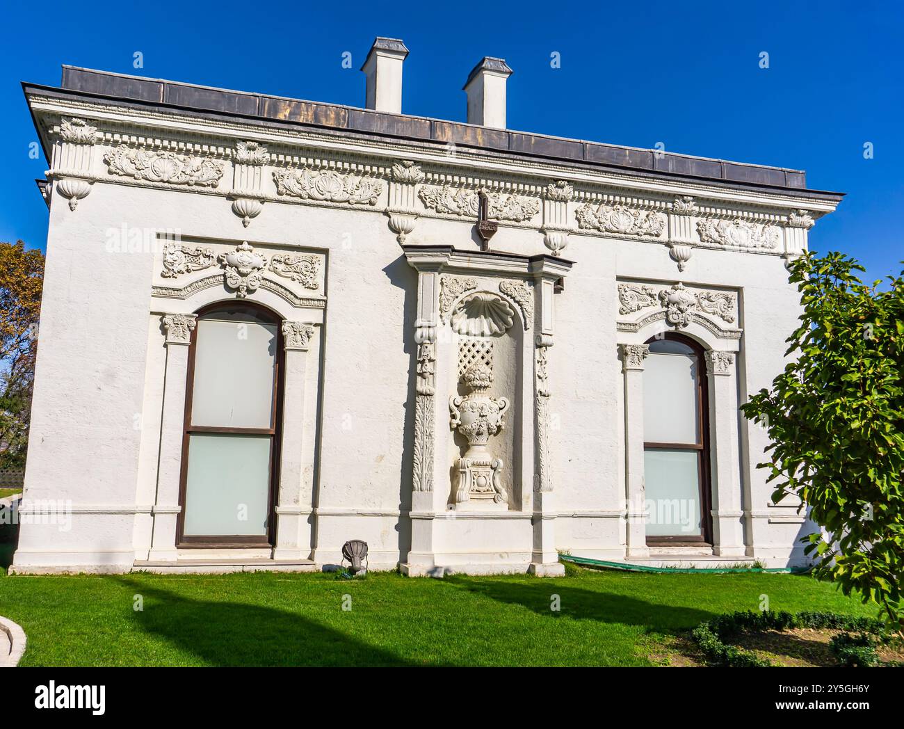 Istanbul, Türkei - 10. November 2019: Großer Pavillon im vierten Innenhof des Topkapi-Palastes in Istanbul, Türkei. Stockfoto