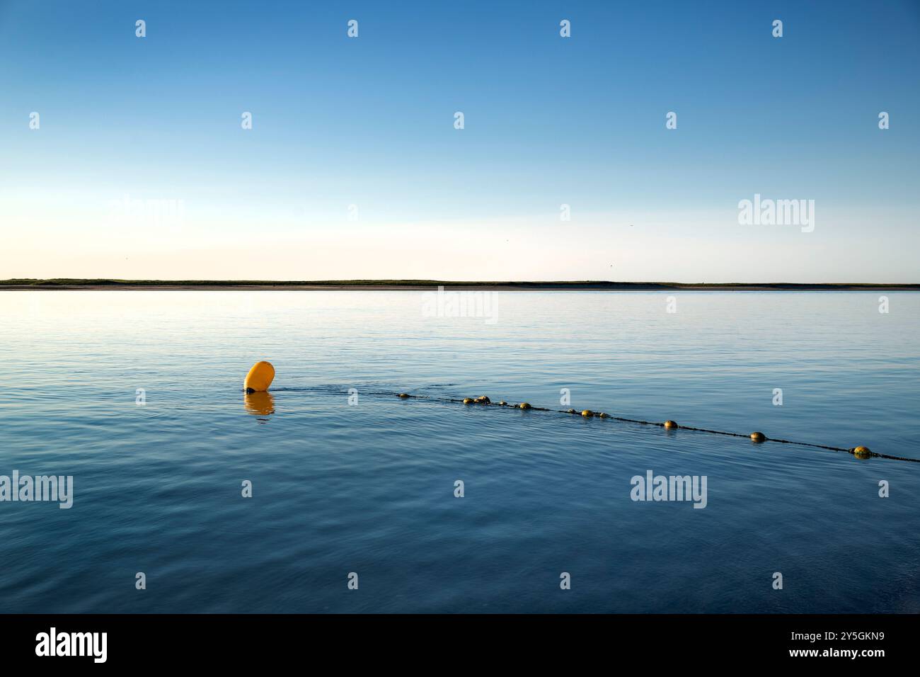 Schwimmende Linie Seascape, Chatham. Stockfoto