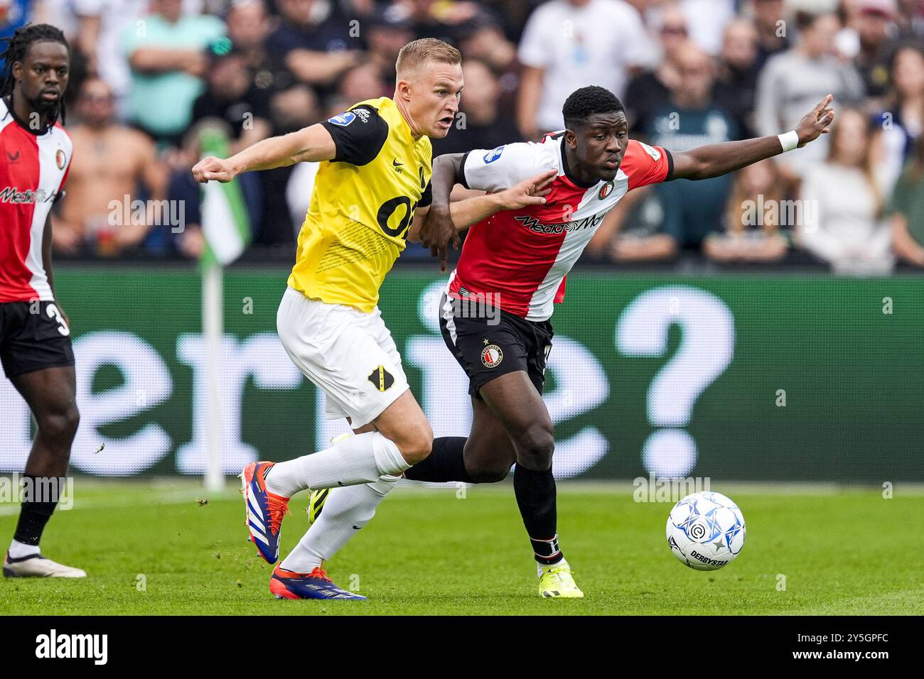 Rotterdam, Niederlande. September 2024. Rotterdam: Boy Kemper von NAC Breda, Ibrahim Osman von Feyenoord während der sechsten Runde der Eredivisie Saison 2024/2025. Das Spiel findet am 22. September 2024 im Stadion Feijenoord de Kuip zwischen Feyenoord und NAC Breda statt. Credit: Box to Box Pictures/Alamy Live News Stockfoto