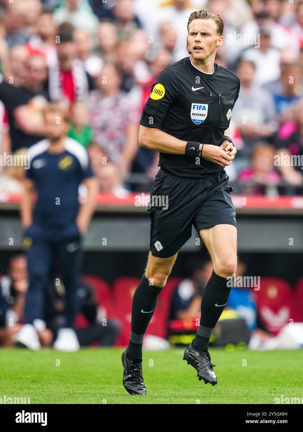 Rotterdam, Niederlande. September 2024. Rotterdam - Schiedsrichter Sander van der Eijk in der sechsten Runde der Eredivisie Saison 2024/2025. Das Spiel findet am 22. September 2024 im Stadion Feijenoord de Kuip zwischen Feyenoord und NAC Breda statt. Credit: Box to Box Pictures/Alamy Live News Stockfoto