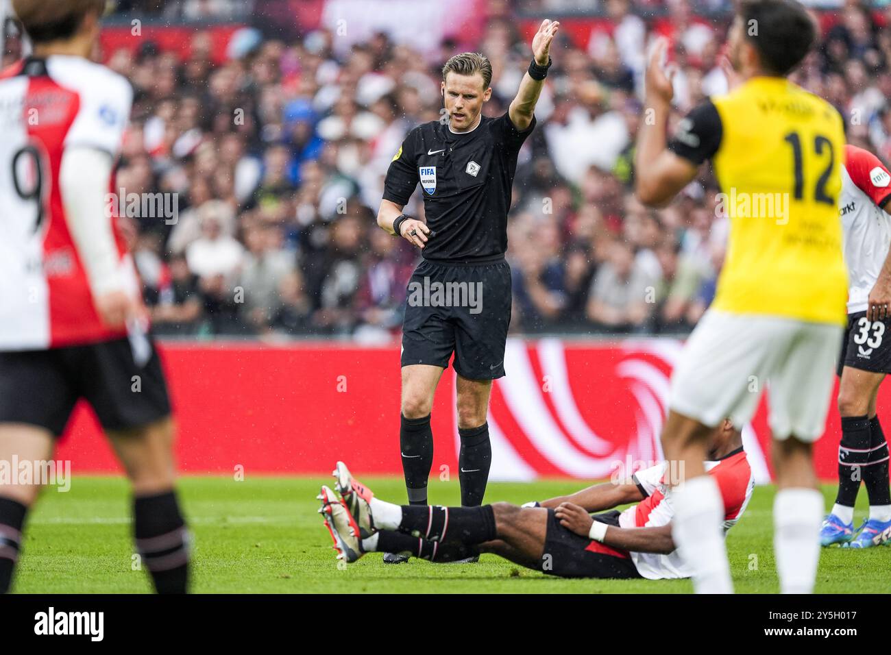 Rotterdam, Niederlande. September 2024. Rotterdam - Schiedsrichter Sander van der Eijk in der sechsten Runde der Eredivisie Saison 2024/2025. Das Spiel findet am 22. September 2024 im Stadion Feijenoord de Kuip zwischen Feyenoord und NAC Breda statt. Credit: Box to Box Pictures/Alamy Live News Stockfoto