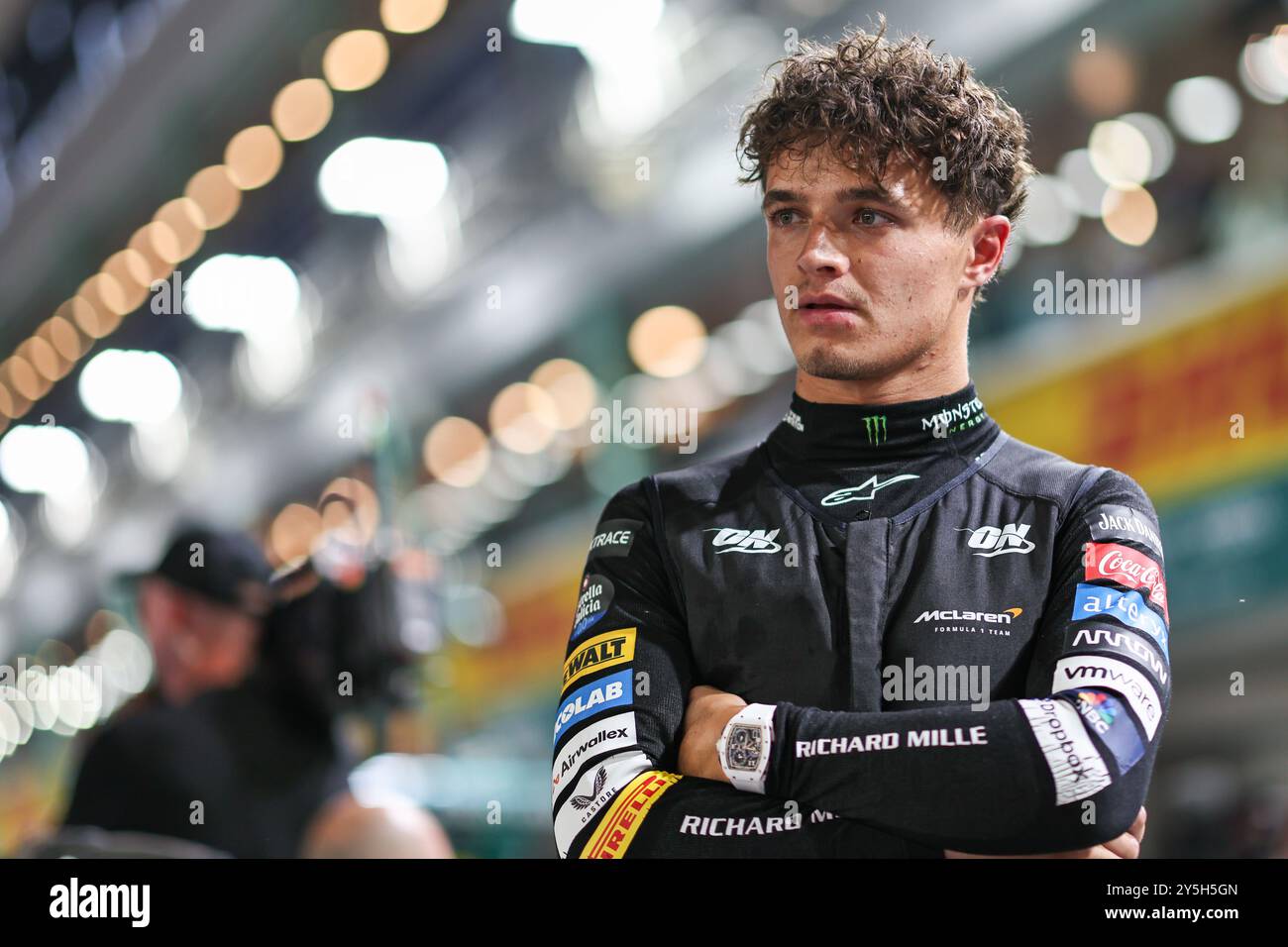 Singapur, Singapur. September 2024. McLaren's britischer Fahrer Lando Norris wird vor dem Formel-1-Rennen in Singapur am 22. September 2024 auf dem Marina Bay Street Circuit in Singapur gesehen. Quelle: Qian Jun/Xinhua/Alamy Live News Stockfoto