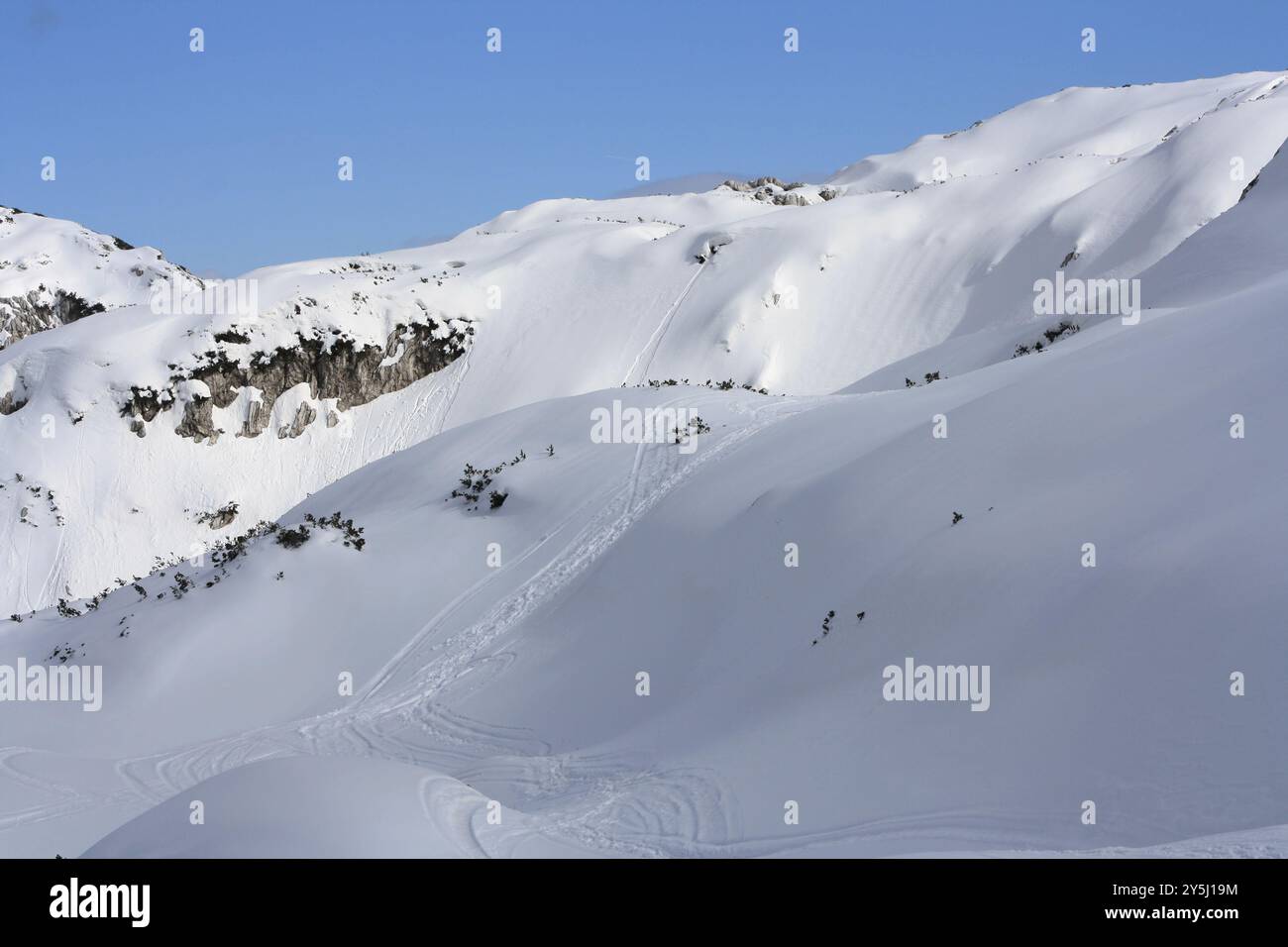 Ein ausgezeichneter Winterwandertag auf dem Berg Čvrsnica, Bosnien Stockfoto