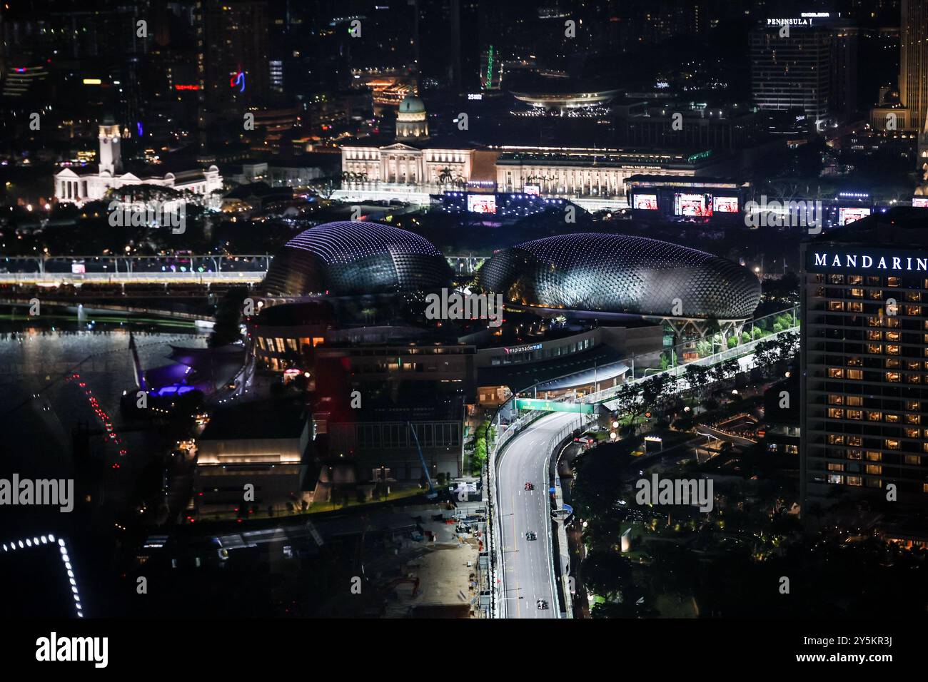 Singapur, Singapur. September 2024. 14 ALONSO Fernando (Spa), Aston Martin F1 Team AMR24, 55 SAINZ Carlos (Spa), Scuderia Ferrari SF-24, Action während des Formel 1 Grand Prix 2024 von Singapur, 18. Runde der Formel 1 Weltmeisterschaft 2024 vom 20. Bis 22. September 2024 auf dem Marina Bay Circuit in Singapur, Singapur - Foto Florent Gooden/DPPI Credit: DPPI Media/Alamy Live News Stockfoto