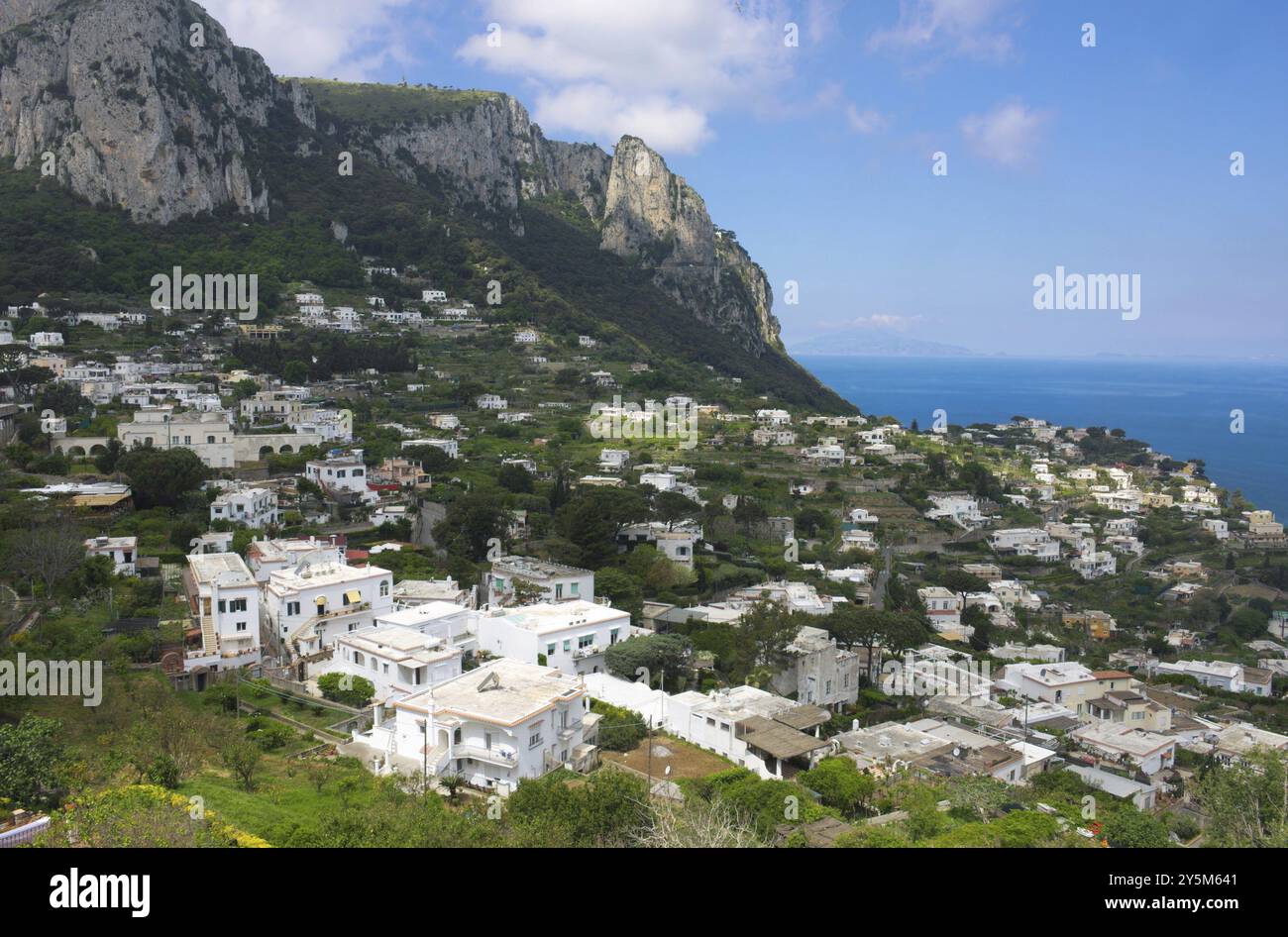 Capri ist eine Insel im Tyrrhenischen Meer vor der Sorrentinischen Halbinsel, auf der Südseite des Golfs von Neapel in der Region Kampanien Stockfoto