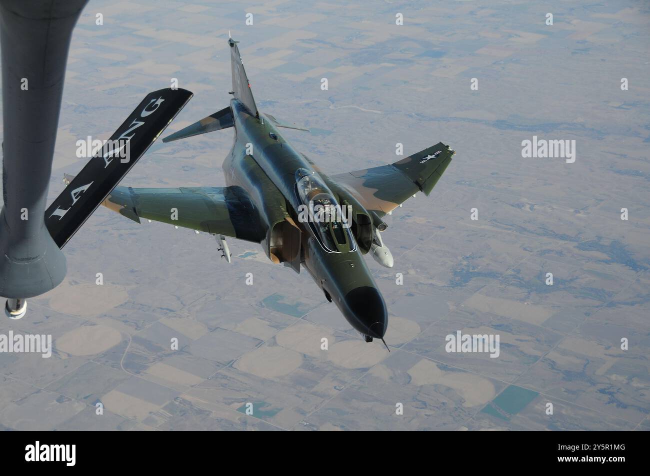 Eine F-4 Phantom II der US Air Force kehrt am 18. November 2008 zur Holloman Air Force Base zurück, nachdem sie in der Air National Guard Paint Facility lackiert wurde Stockfoto