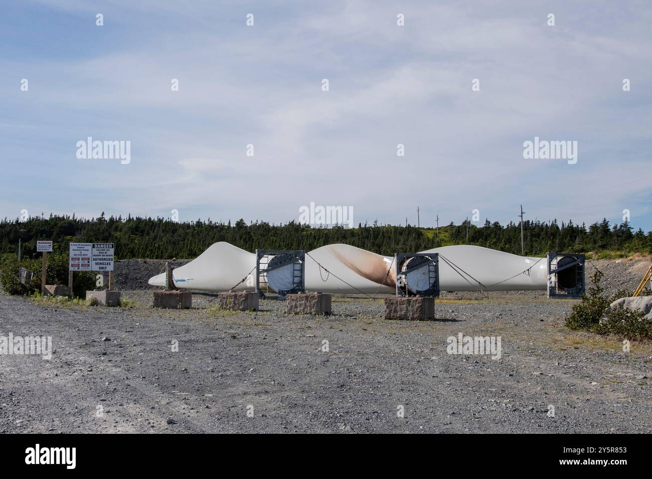 Schaufeln von Windkraftanlagen werden auf NL 10 in Fermeuse, Neufundland & Labrador, Kanada, gelagert Stockfoto