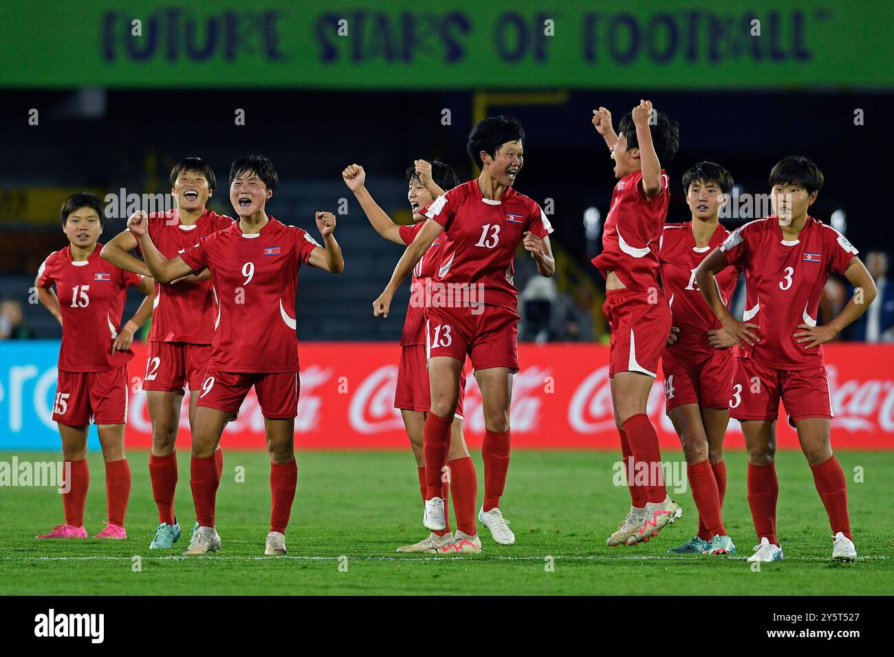 Bogota, Kolumbien. September 2024. Die Spieler Nordkoreas feiern nach dem Gewinn des Endspiels der FIFA U-20-Frauen-Weltmeisterschaft Kolumbien 2024 zwischen Nordkorea und Japan am 22. September 2024 im El Campin Stadium in Bogota. Foto: Julian Medina/DiaEsportivo/Alamy Live News Credit: DiaEsportivo/Alamy Live News Stockfoto