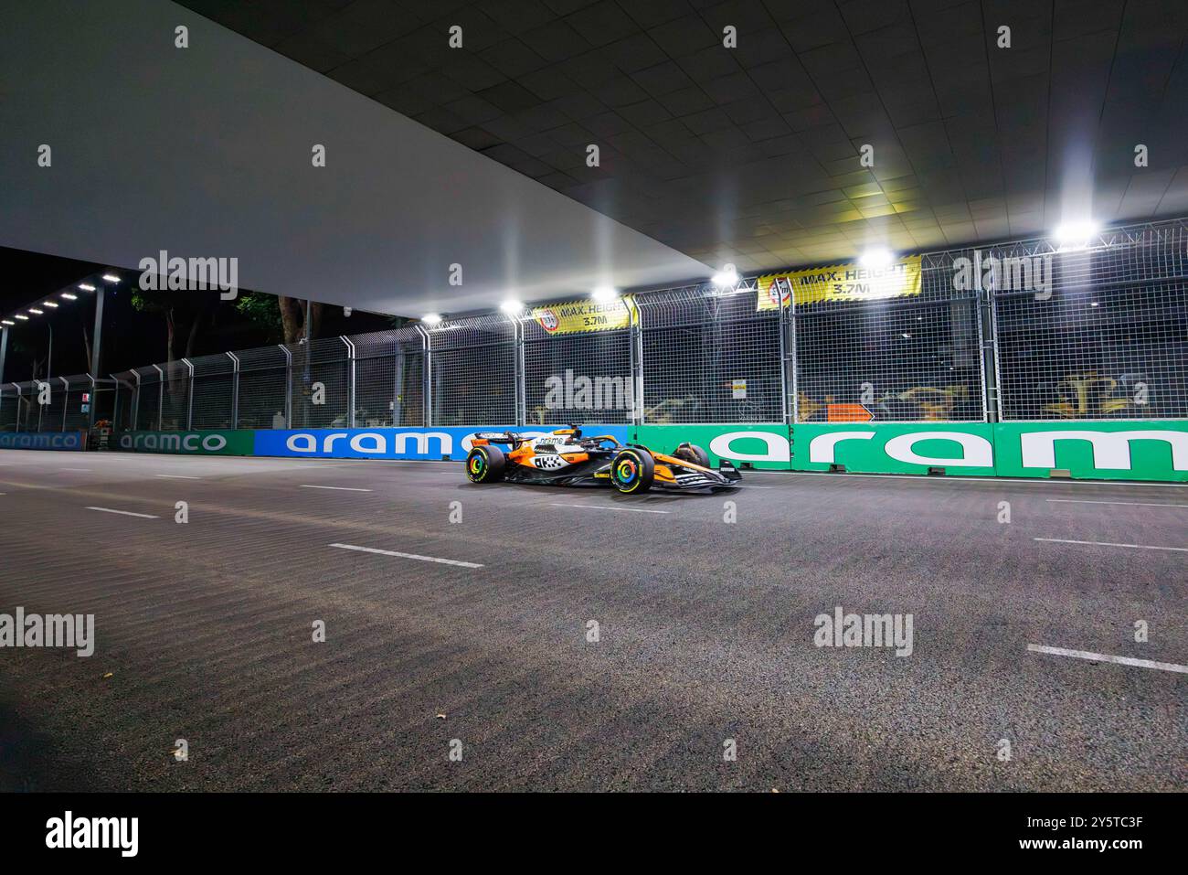 Singapur, Singapur. September 2024. Oscar Piastri aus Australien fährt den (81) McLaren MCL37 während des F1 Grand Prix von Singapur auf dem Marina Bay Street Circuit. Quelle: SOPA Images Limited/Alamy Live News Stockfoto