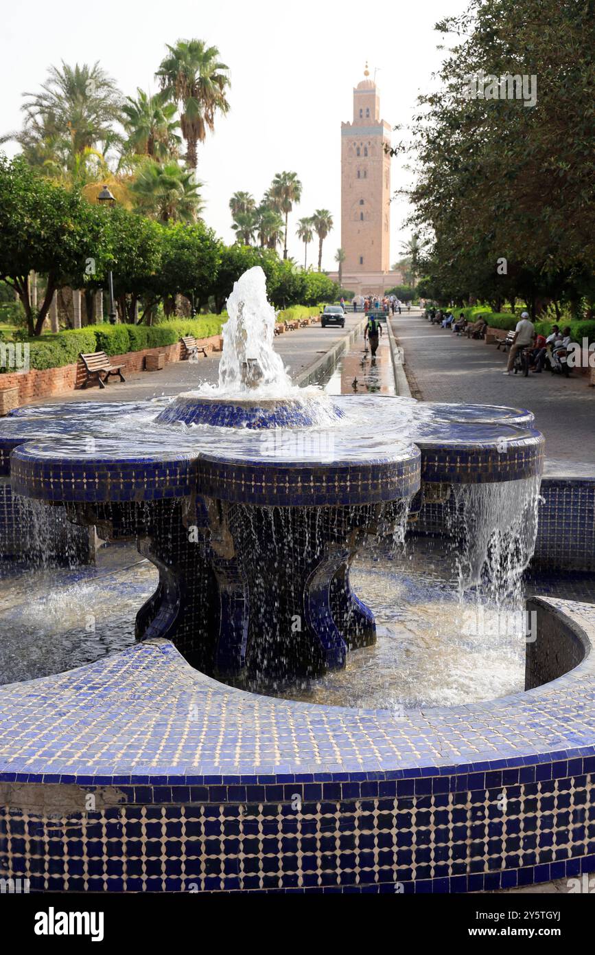 Lalla Hasna Park neben der Koutoubia Moschee in Marrakesch, Marokko. Tourismus, Touristen, Besuch. Marrakesch, Region Marrakesch-Safi, Marokko, Nordafrika Stockfoto