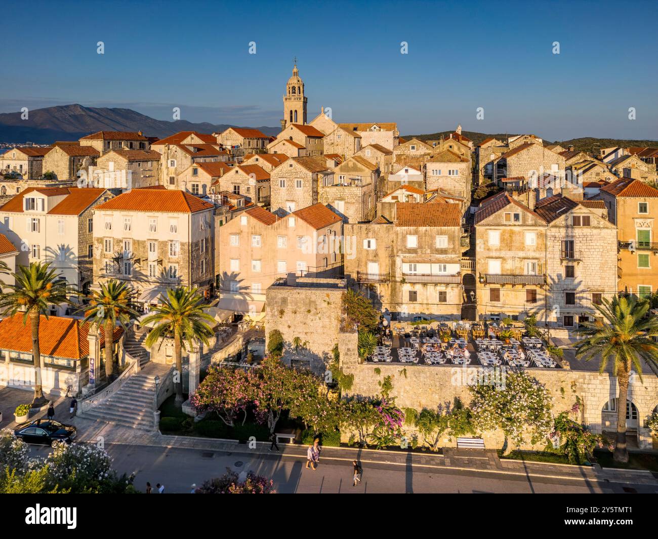 Korcula Island, Kroatien - 5. August 2024: Luftaufnahme der Stadt Korcula auf der Insel Korcula, Kroatien Stockfoto