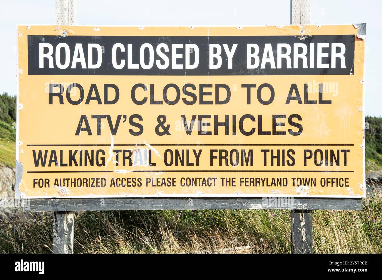 Straßensperrschild an den Downs in Ferryland, Neufundland & Labrador, Kanada Stockfoto