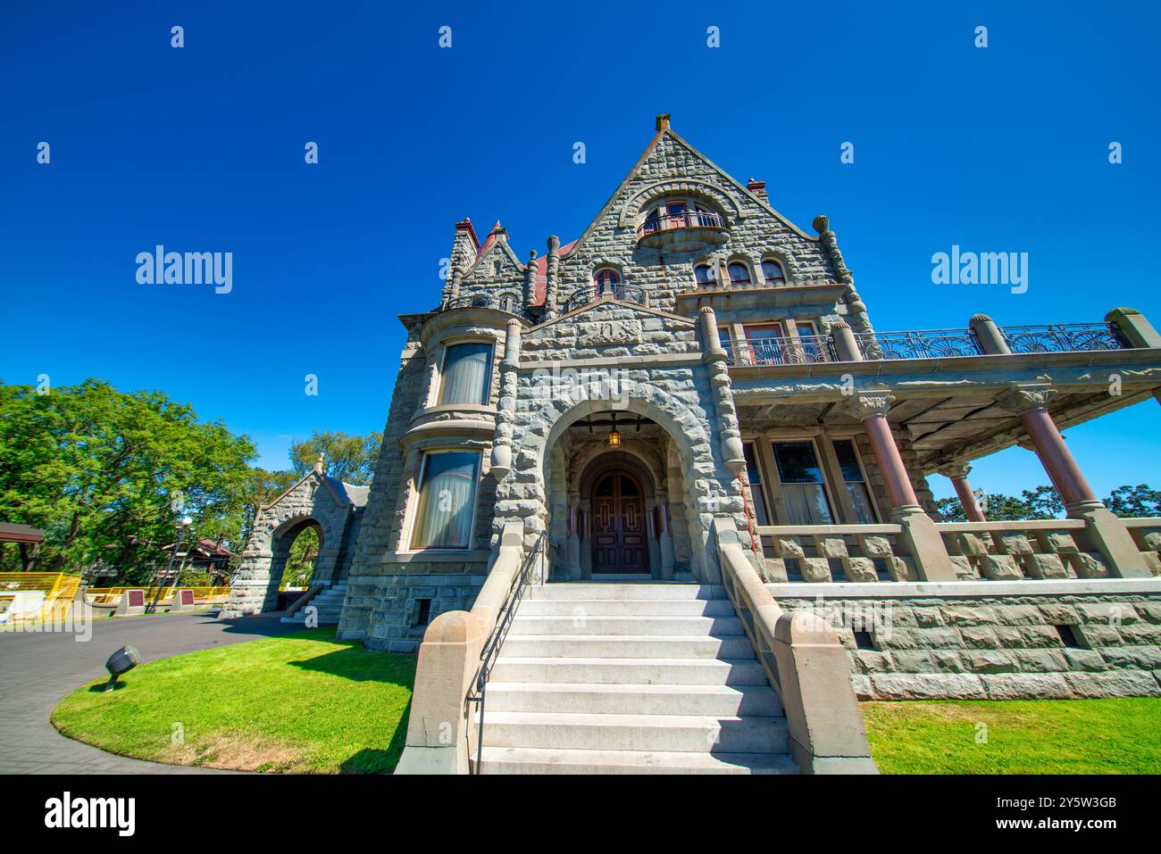 Außenansicht von Craigdarroch Castle in Victoria an einem sonnigen Tag, Vancouver Island Stockfoto