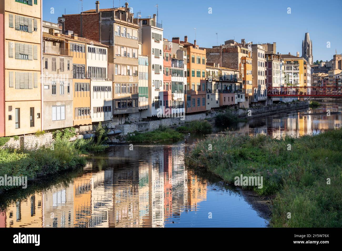 Häuser des Flusses Onyar (Cases de l'Onyar), Häuser, die zum architektonischen Erbe von Katalonien erklärt wurden, Girona, Katalonien, Spanien Stockfoto