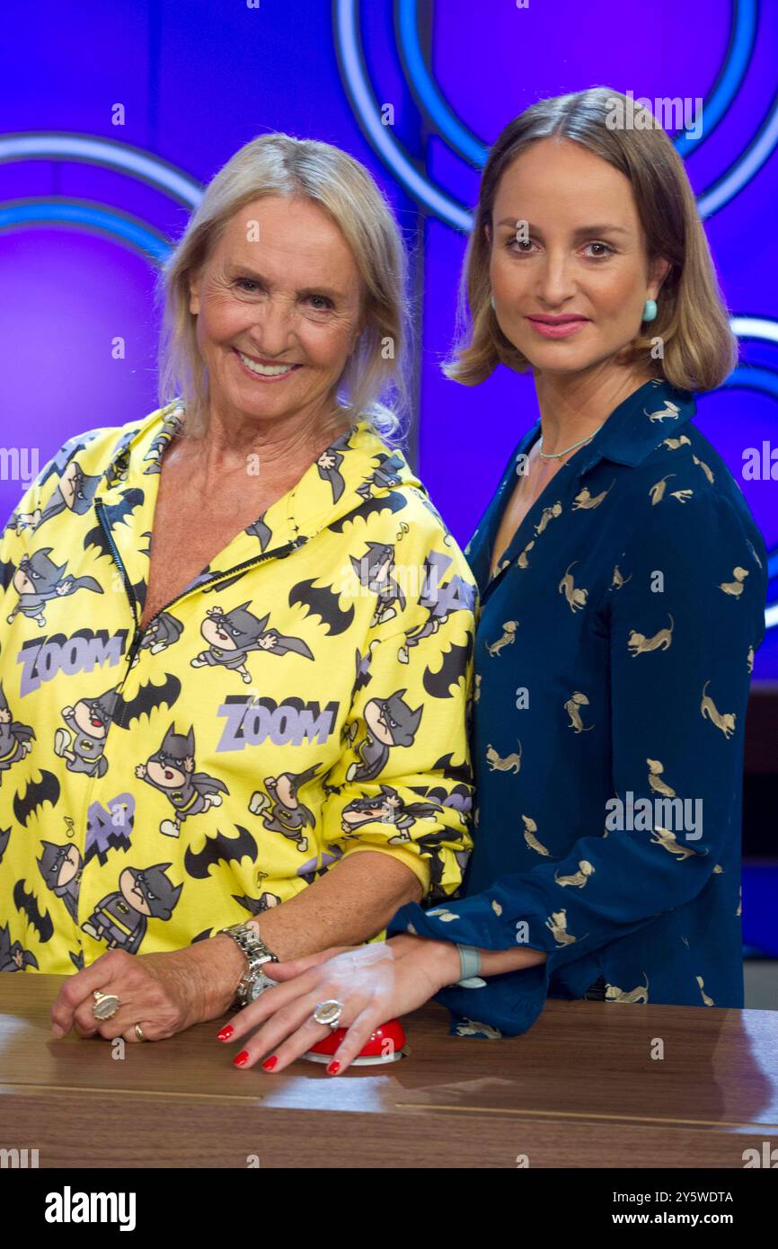 Köln, Deutschland. Juni 2018. ARCHIVFOTO: Diana Koerner wird am 24. September 2024 80 Jahre alt, von links: Diana KOERNER, Körner, Deutschland, Schauspielerin, und ihre Tochter Lara Joy KOERNER, Körner, Schauspielerin, Gast in der Sendung 'Dingsda', Fernsehsendung, aufgenommen am 21. Juni 2018 in Köln,  Credit: dpa/Alamy Live News Stockfoto