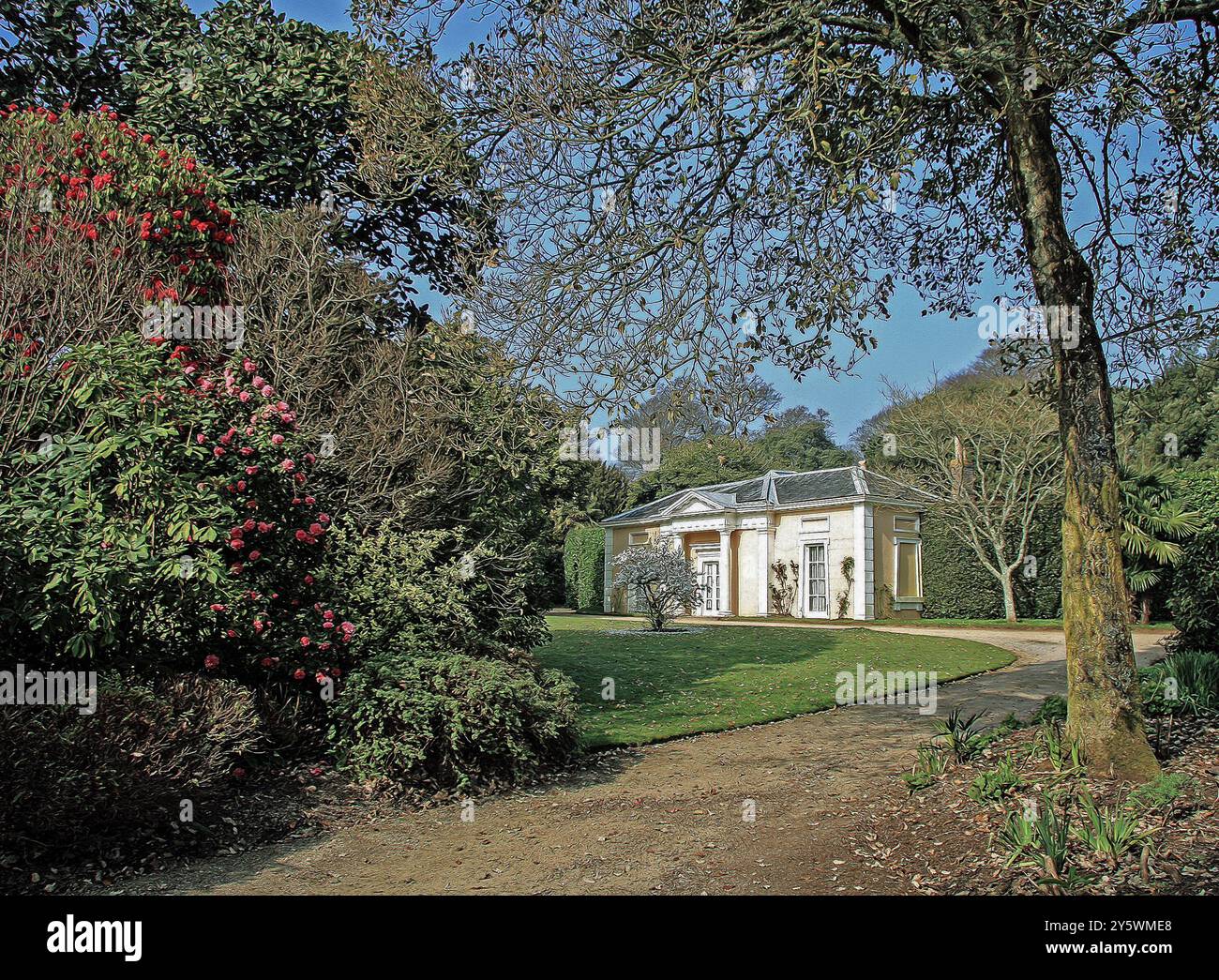 Foto-Illustration des English Garden House am Mount Edgcumbe Park Cornwall. Denkmalgeschütztes Gebäude wegen Renovierung. Stockfoto