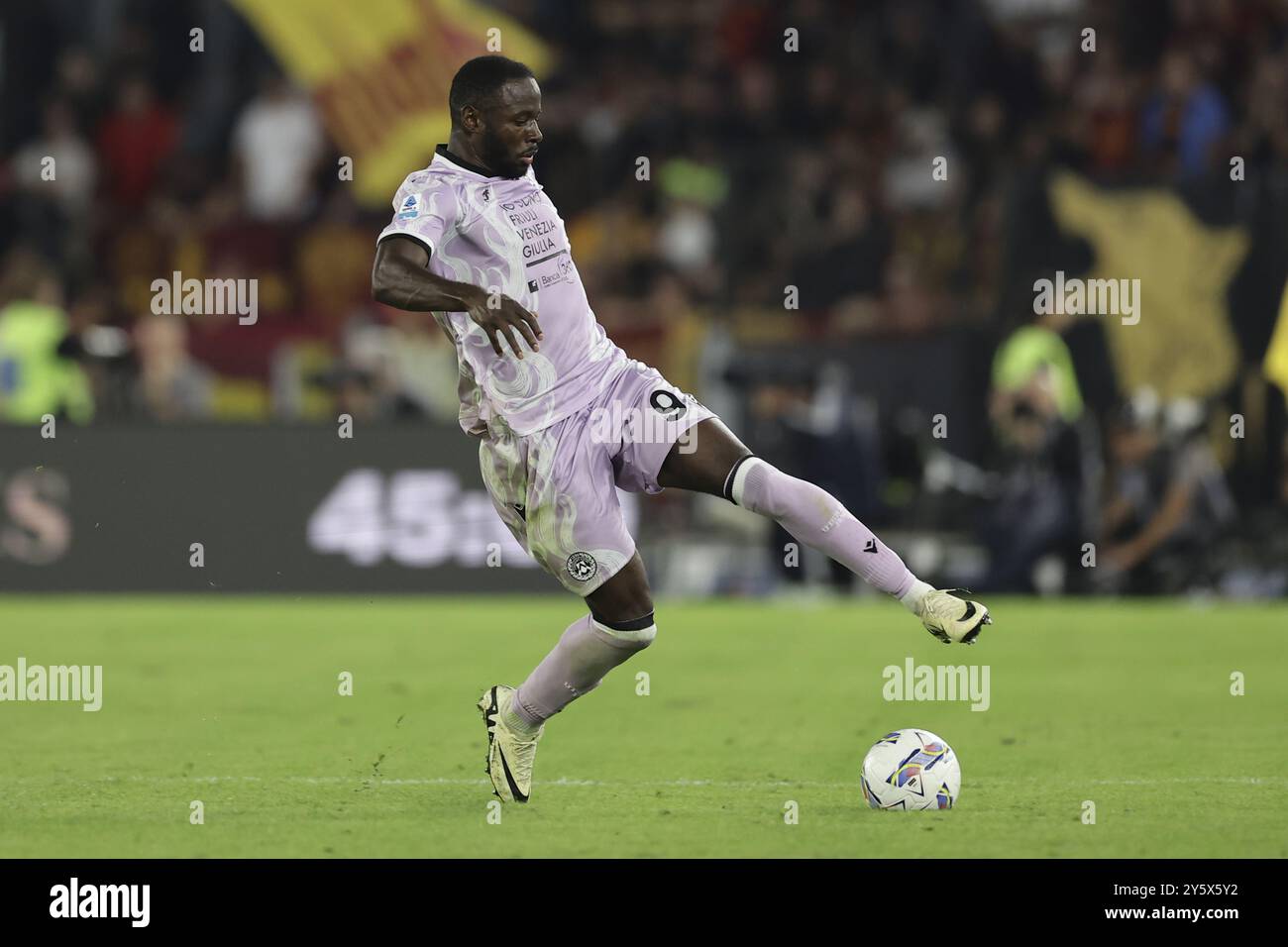 Udinese's englischer Stürmer Keinan Davis während des Fußballspiels der Serie A zwischen AS Roma und Udinese im Olimpico-Stadion in Rom, Italien am 22. September 2024. Stockfoto