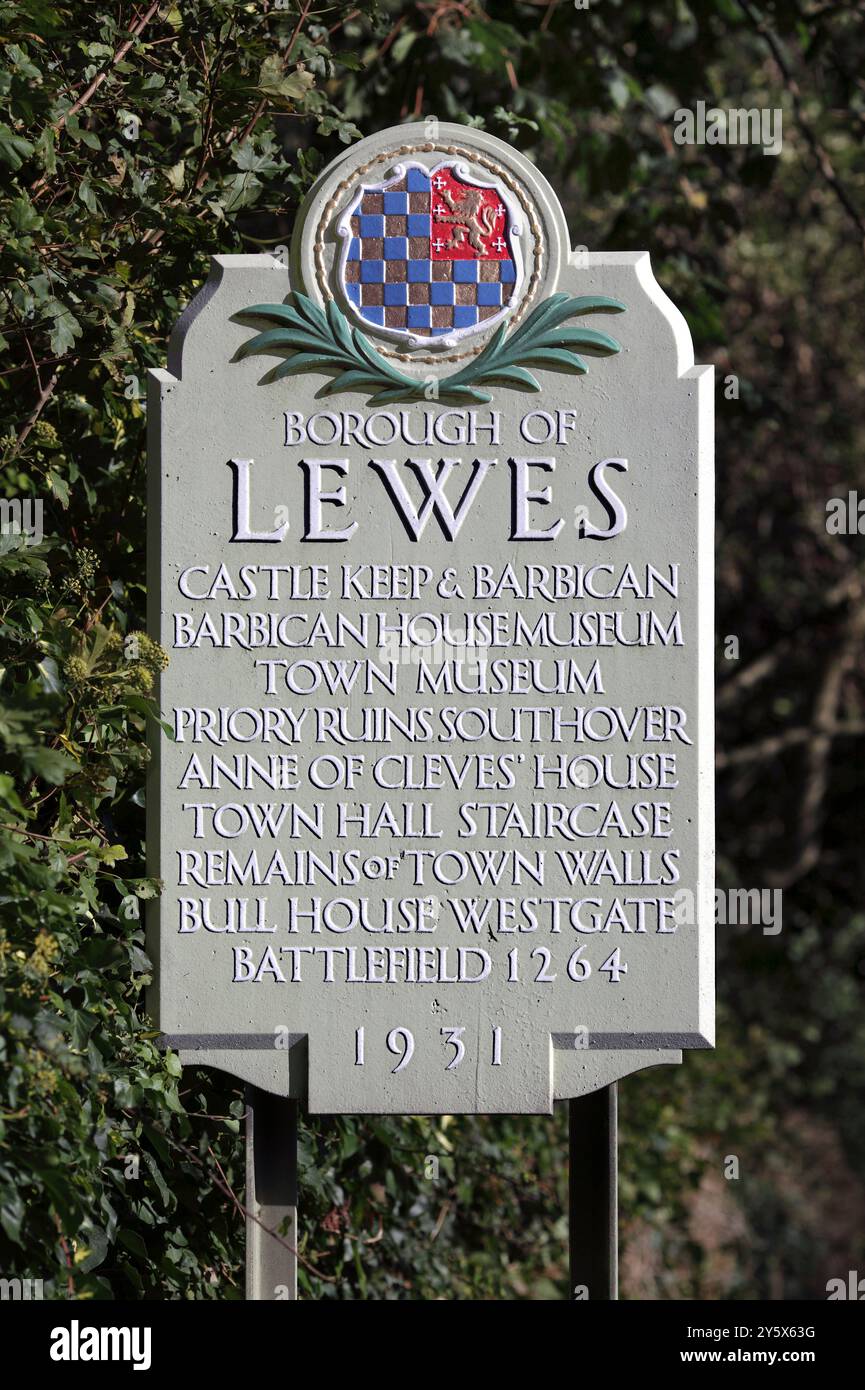Altstadtschild von 1931 am Stadtrand von Lewes, East Sussex. Stockfoto