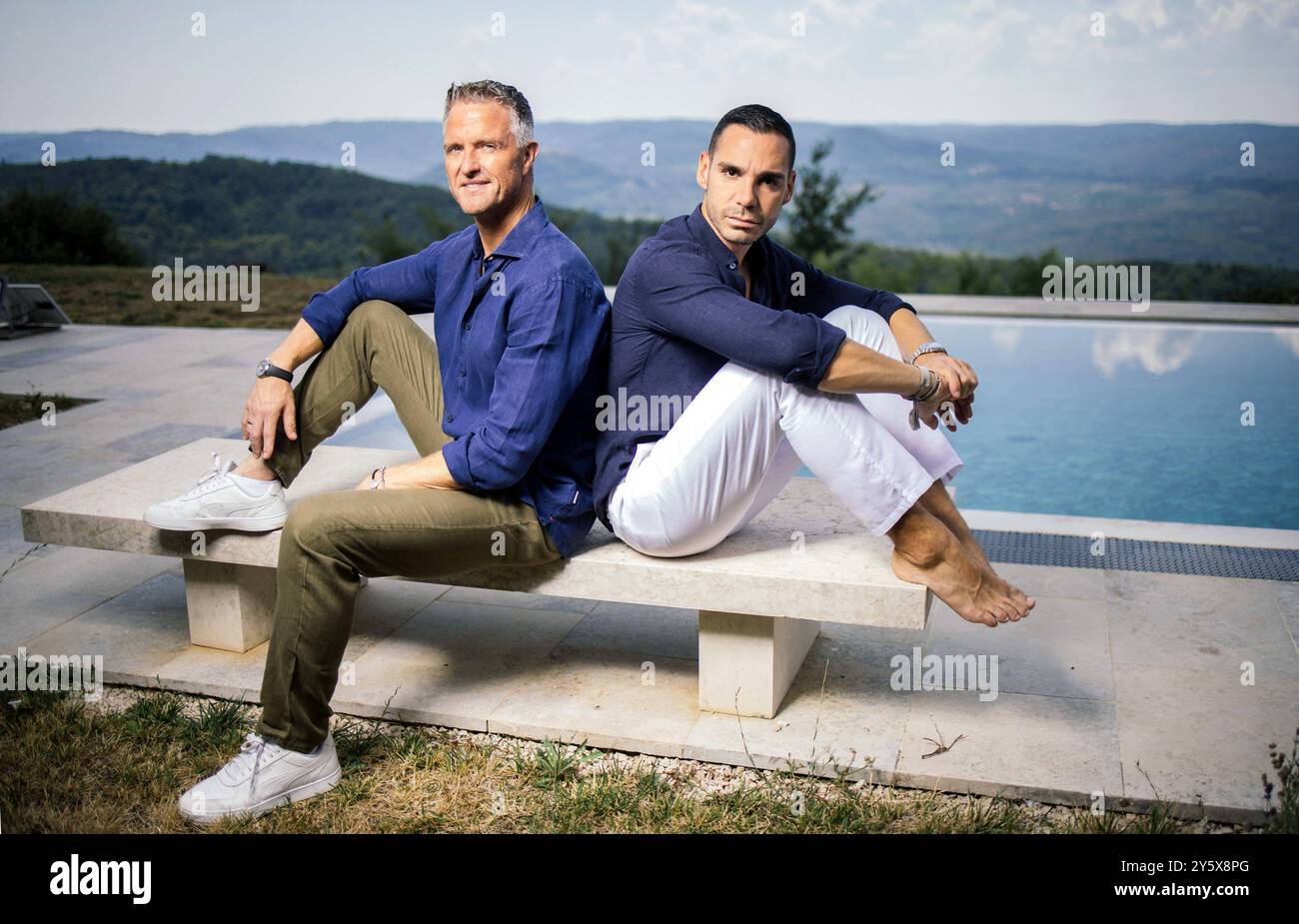 Oprtalj, 210824. Ralph Schumacher, ehemaliger Formel-1-Fahrer, Traubenernte und Weinkellerei. Auf dem Foto: Ralf Schumacher und seine Partnerin Etienne Bousquet-Cassagne. Foto: Vedran Peteh / CROPIX Copyright: XxVedranxPetehx schumacher oprtalj33-210824 Stockfoto