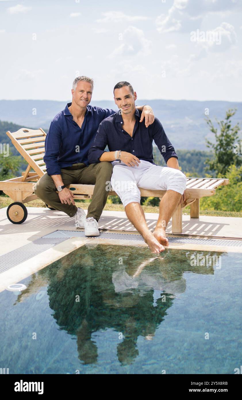 Oprtalj, 210824. Ralph Schumacher, ehemaliger Formel-1-Fahrer, Traubenernte und Weinkellerei. Auf dem Foto: Ralf Schumacher und seine Partnerin Etienne Bousquet-Cassagne. Foto: Vedran Peteh / CROPIX Copyright: XxVedranxPetehx schumacher oprtalj49-210824 Stockfoto