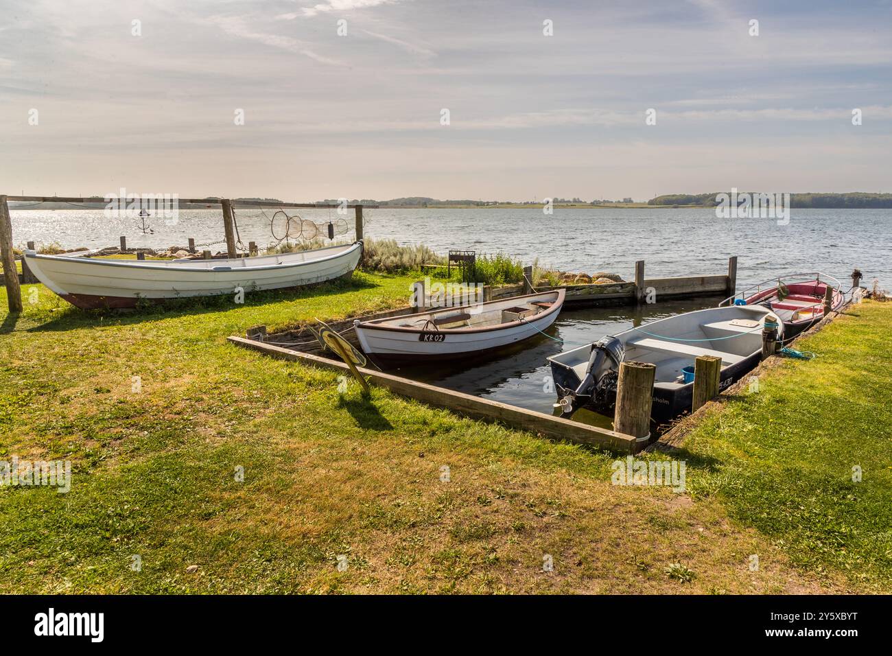 Ruderboote in einer denkmalgeschützten Werft bei Maasholm an der Schlei. Maasholm, Strandweg, Geltinger Bucht, Schleswig-Holstein, Deutschland Stockfoto