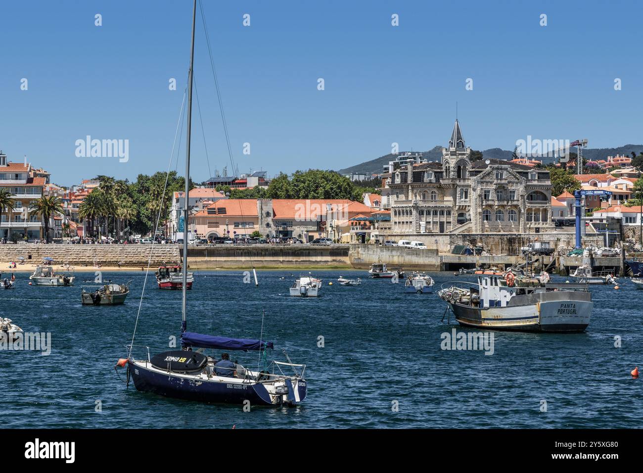Praia da Ribeira und Palacete Seixas in Cascaes, Portugiesisch Cascais, portugiesische Stadt im Bezirk Lissabon, Portugal, Europa Stockfoto