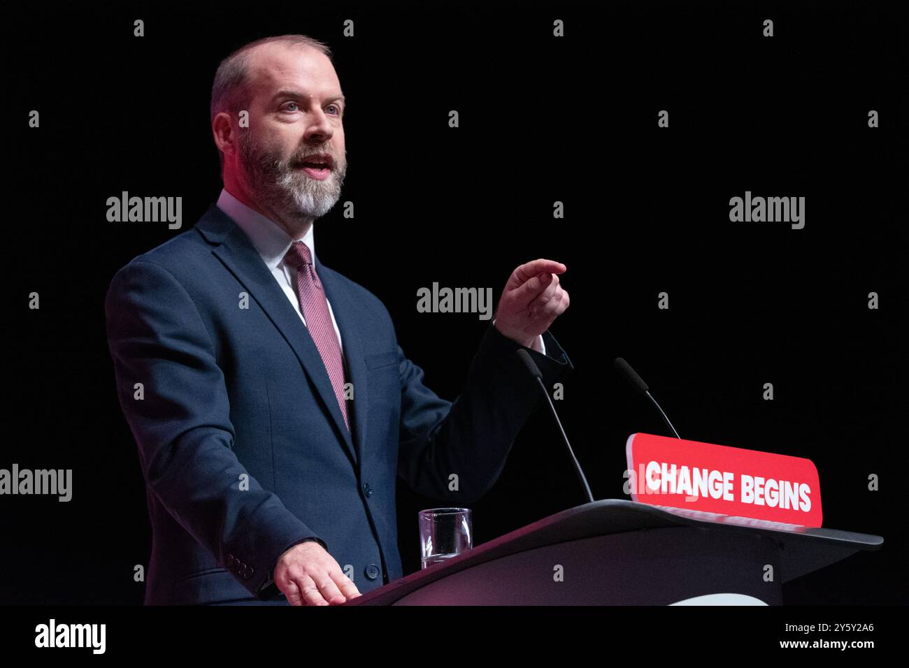 Liverpool, Großbritannien. September 2024. September 2024. Jonathan Reynolds Secretary of State for Business and Trade spricht, bevor Rachel Reeves Kanzlerin ihre Rede am zweiten Tag der Labour Party-Konferenz 2024 in Liverpool hält. Bild: Garyroberts/worldwidefeatures.com Bild: GaryRobertsphotography worldwidefeatures.com/Alamy Live News Credit: GaryRobertsphotography/Alamy Live News Stockfoto