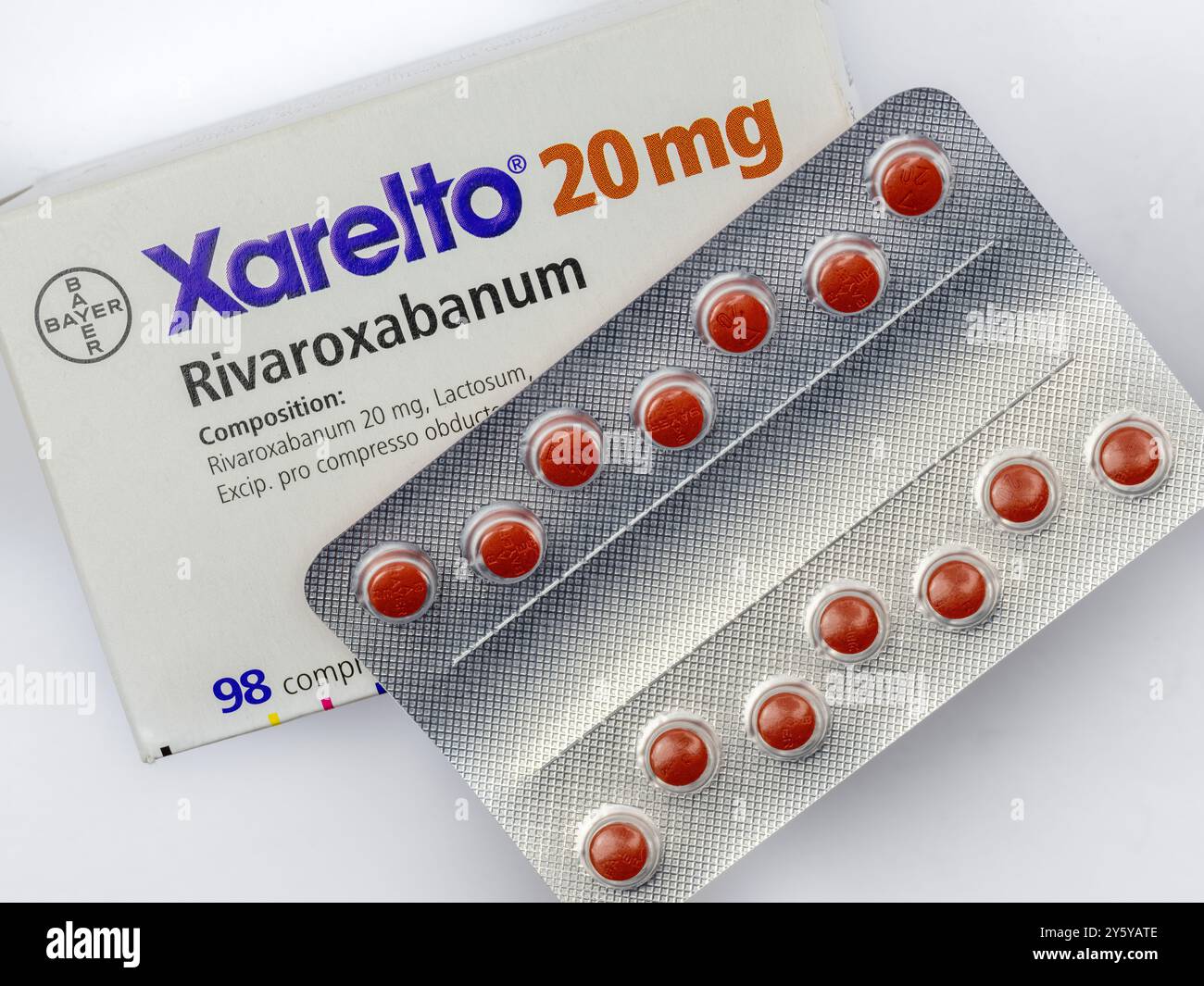 Zürich, Schweiz - 16. Mai 2024: Xarelto (Rivaroxaban) ist ein Antikoagulans des Unternehmens Bayer zur Vorbeugung und Behandlung von Blutgerinnseln Stockfoto