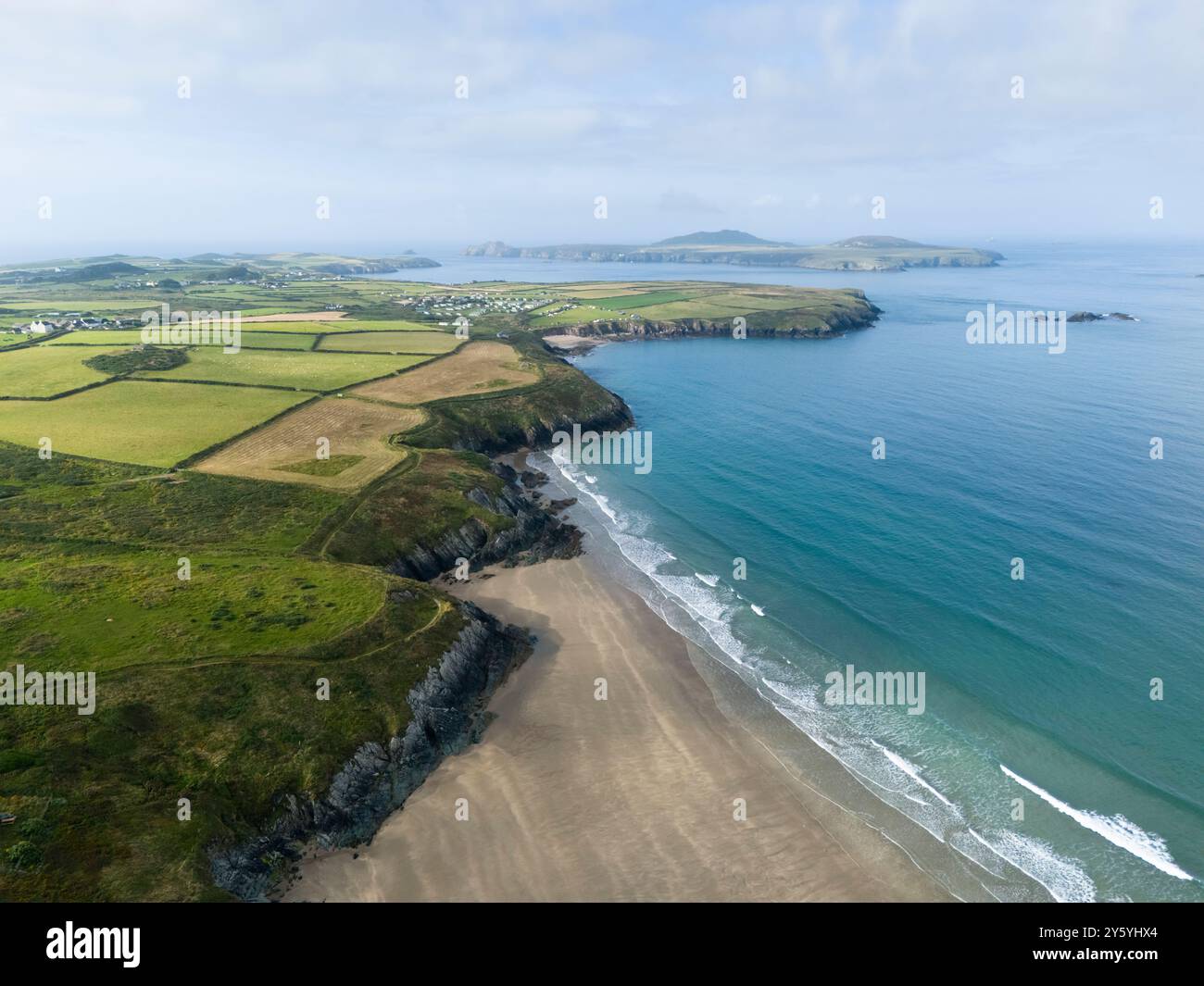 Pembrokeshire Coast und Ramsey Island. Nationalpark Pembrokeshire Coast. Wales, Großbritannien. Stockfoto