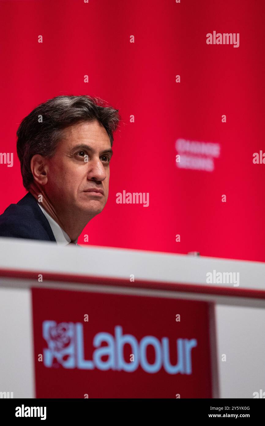 Liverpool, Großbritannien. September 2024. Ed Miliband, Staatssekretär für Energiesicherheit und Netz Null, Rede am zweiten Tag der Labour Party-Konferenz 2024 in Liverpool im Vereinigten Königreich. Bild: Garyroberts/worldwidefeatures.com Credit: GaryRobertsphotography/Alamy Live News Stockfoto