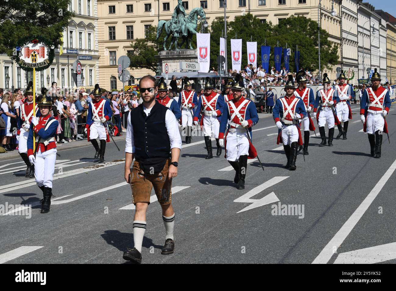 Oktoberfest - Münchner Stadtwache Würmesia beim Trachten- und Schützenzug anläßlich des 189. Oktoberfestes am 22.09.2024 in München, Deutschland, Oberbayern München Odeonsplatz & Theresienwiese Oberbayern Deutschland *** Oktoberfest München Stadtgarde Würmesia bei der Kostüm- und Gewehrparade anlässlich des 189. Oktoberfestes am 22 09 2024 in München, Deutschland, Oberbayern München Odeonsplatz Theresienwiese Oberbayern Deutschland Stockfoto