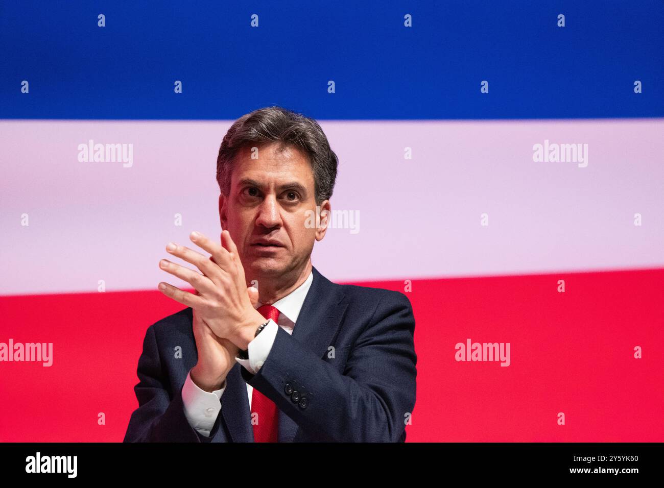 Liverpool, Großbritannien. September 2024. Ed Miliband, Staatssekretär für Energiesicherheit und Netz Null, Rede am zweiten Tag der Labour Party-Konferenz 2024 in Liverpool im Vereinigten Königreich. Bild: Garyroberts/worldwidefeatures.com Credit: GaryRobertsphotography/Alamy Live News Stockfoto